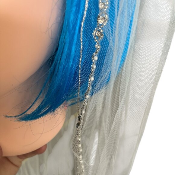 NEW Bridal Tulle Veil Never Worn White Lovely Metallic Serged & Beaded Wedding - Picture 5 of 9